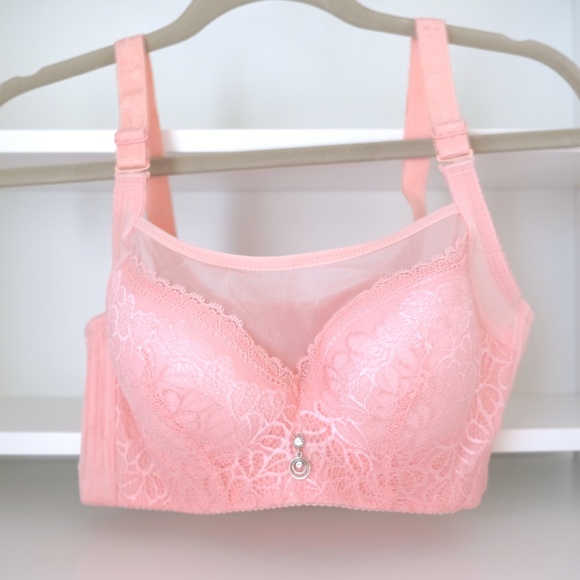 NWOT Soft Pink Bra - Picture 2 of 8